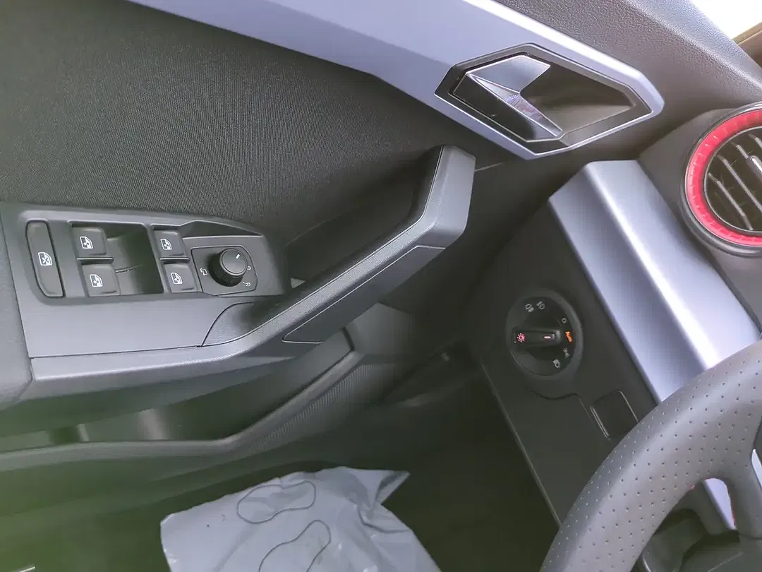 SEAT Ibiza - Thumbnail 12