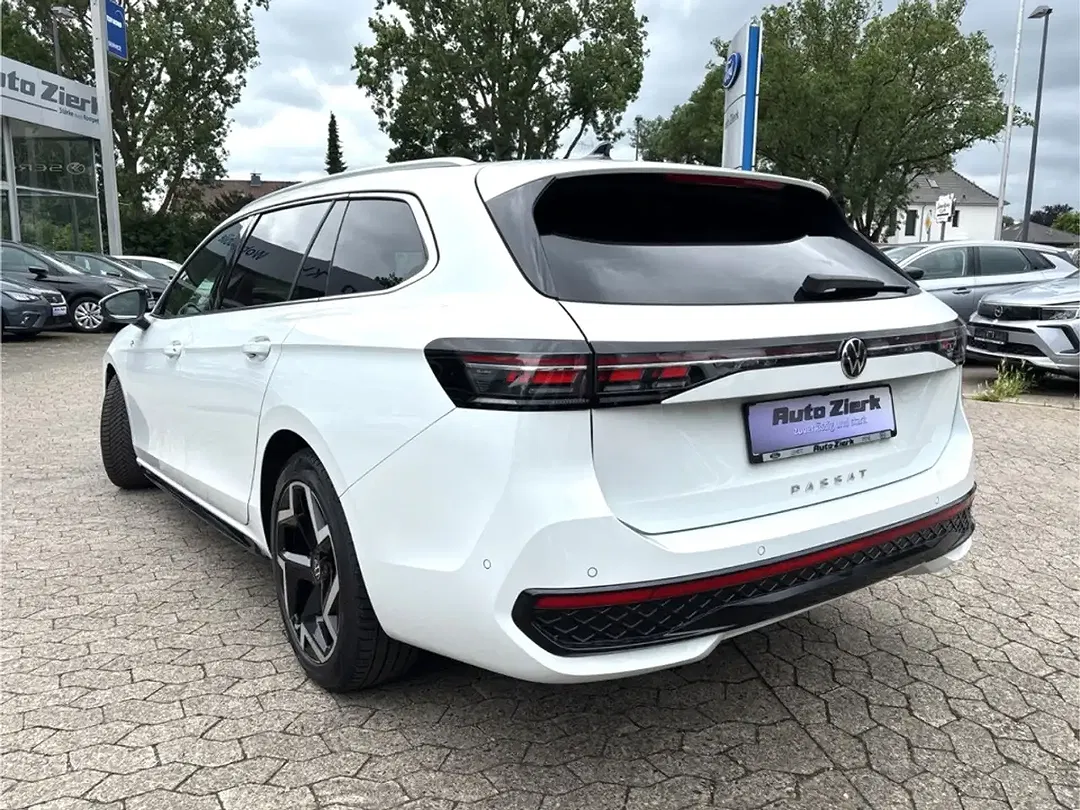 Volkswagen Passat - Thumbnail 9