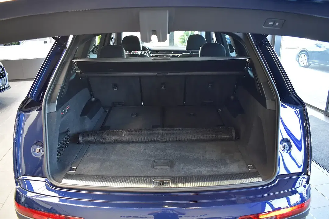 Audi Q7 - Thumbnail 11