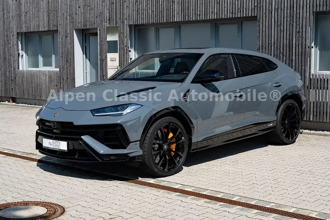 Lamborghini Urus - Thumbnail 1