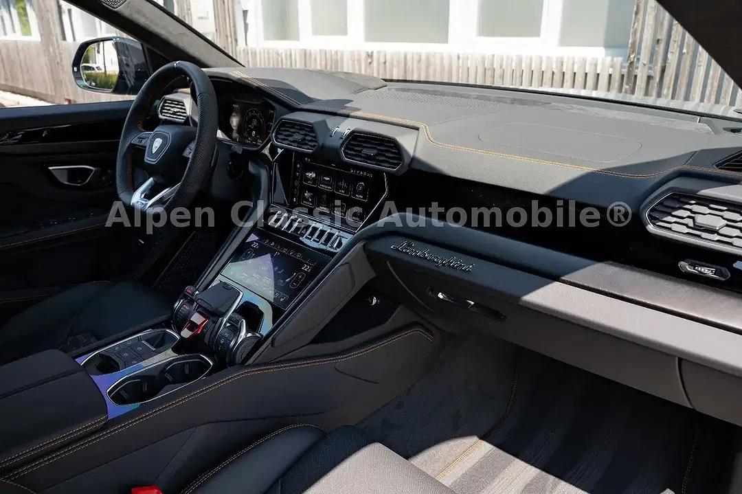 Lamborghini Urus - Thumbnail 6