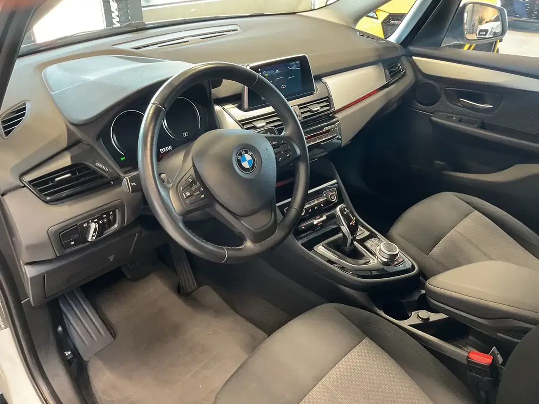 BMW 218 - Thumbnail 8