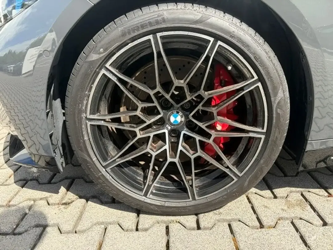 BMW M4 - Thumbnail 13