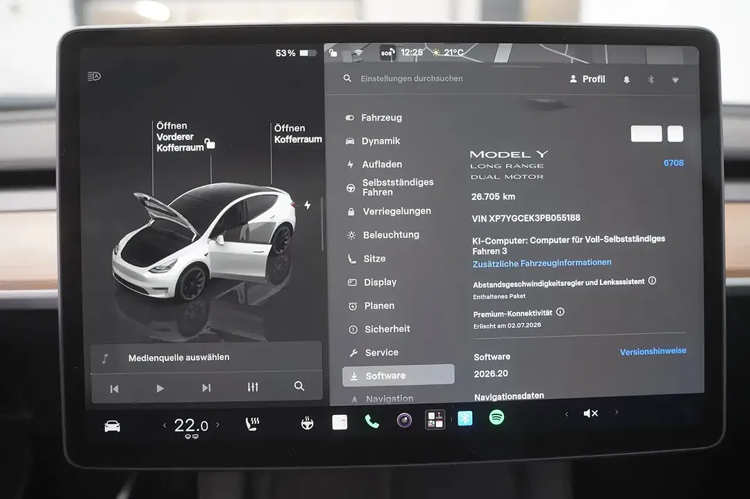 Tesla Model Y - Thumbnail 11