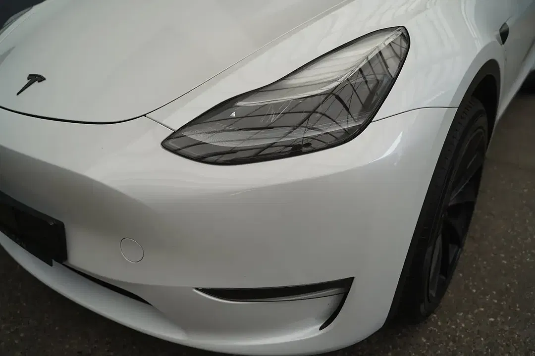Tesla Model Y - Thumbnail 15