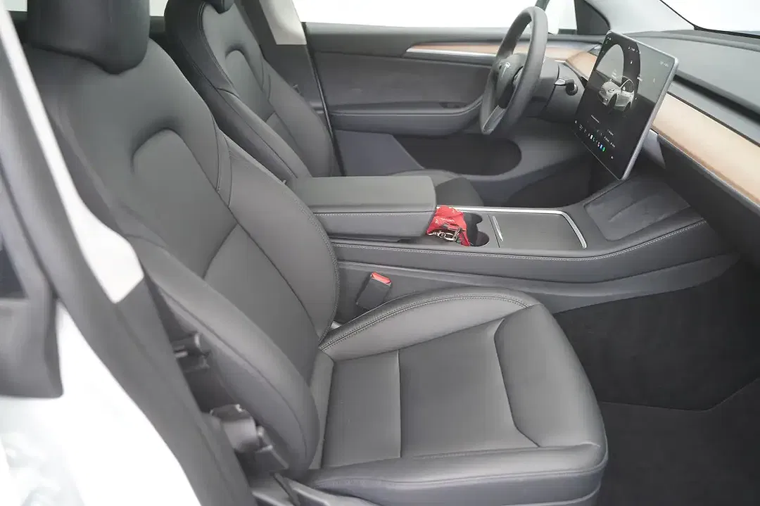 Tesla Model Y - Thumbnail 17