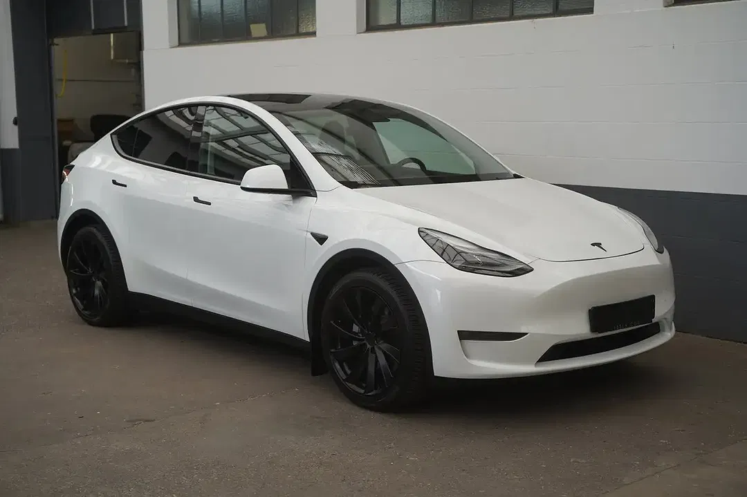 Tesla Model Y - Thumbnail 19