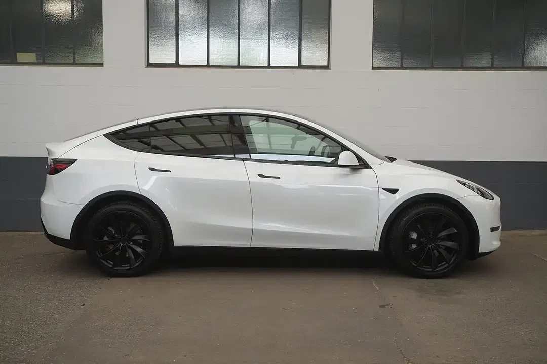Tesla Model Y - Thumbnail 20