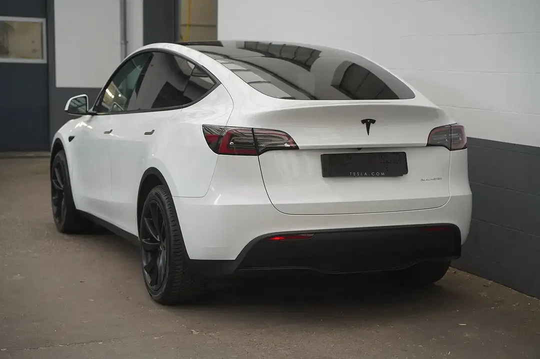 Tesla Model Y - Thumbnail 6
