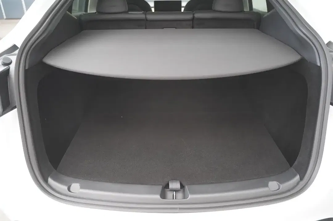 Tesla Model Y - Thumbnail 7