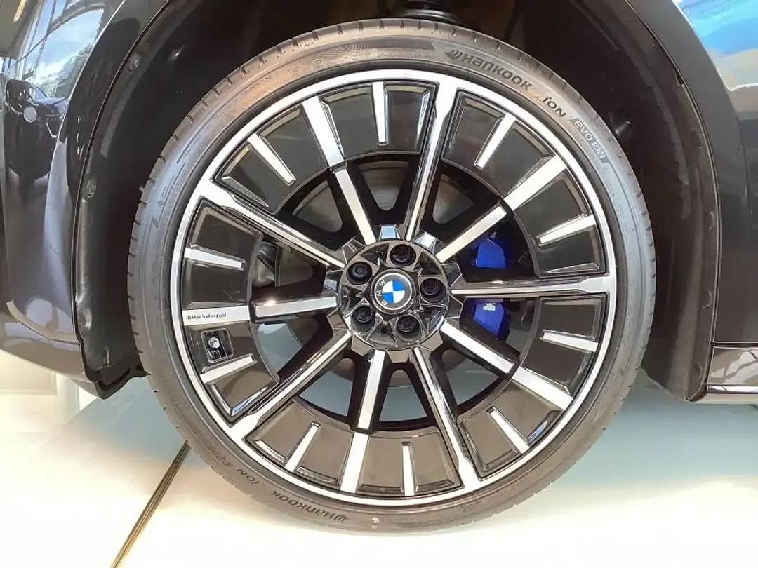 BMW iX3 - Thumbnail 14