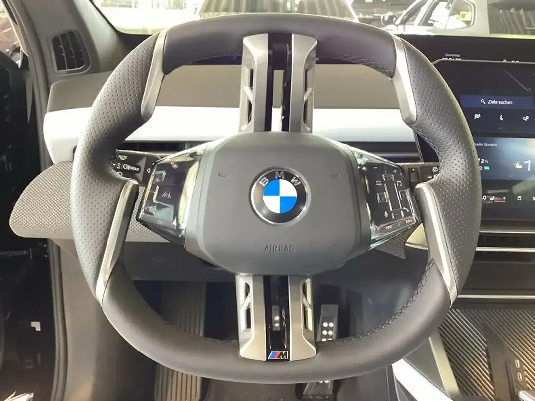BMW iX3 - Thumbnail 7