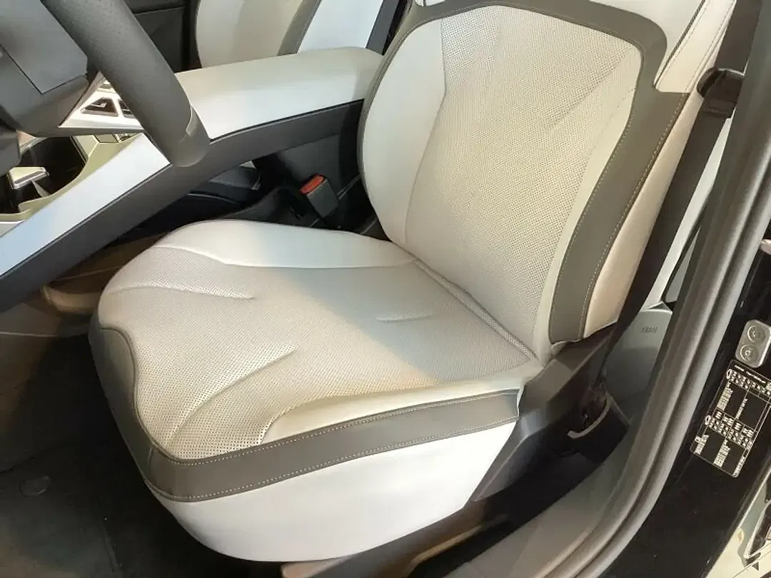 BMW iX3 - Thumbnail 9