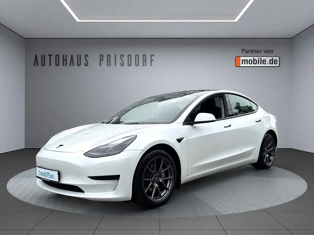 Tesla Model 3 - Afbeelding 1