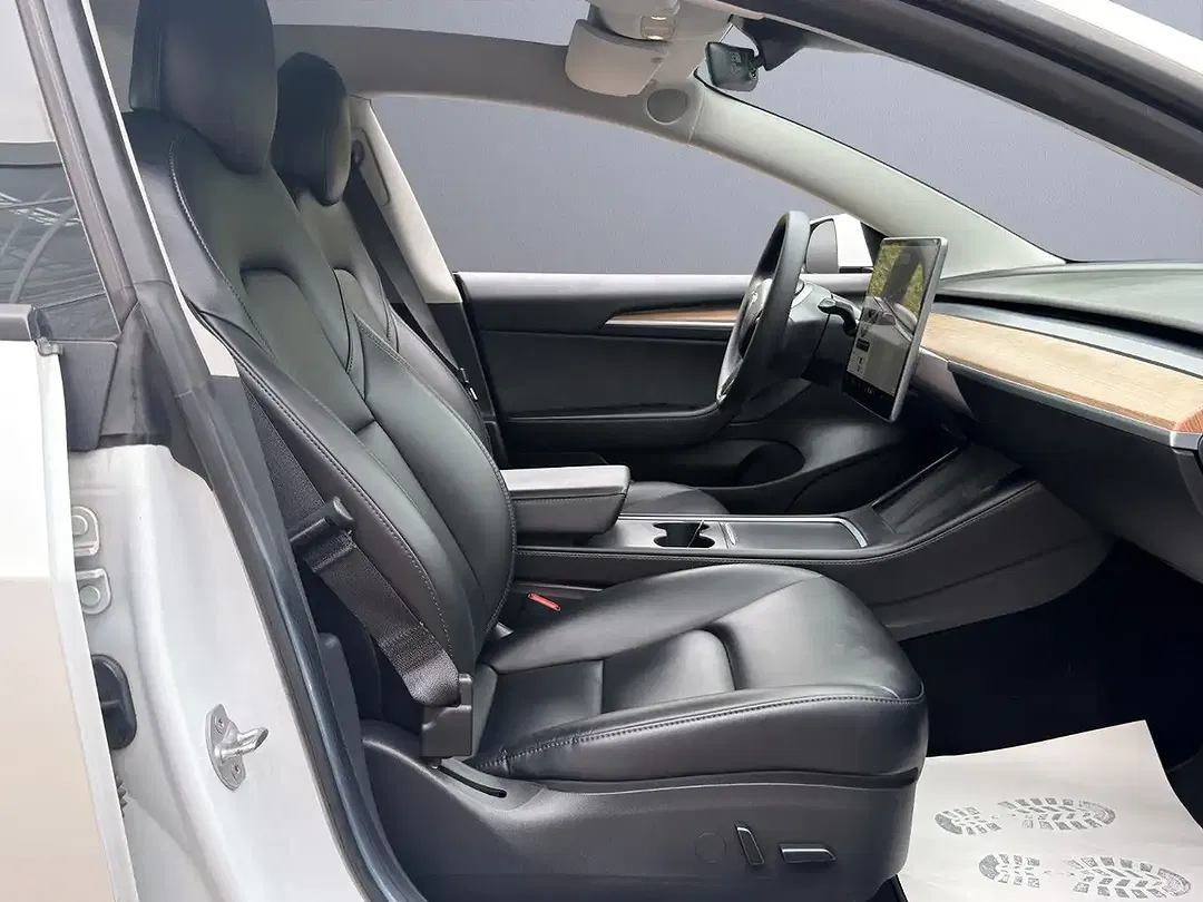 Tesla Model 3 - Thumbnail 13