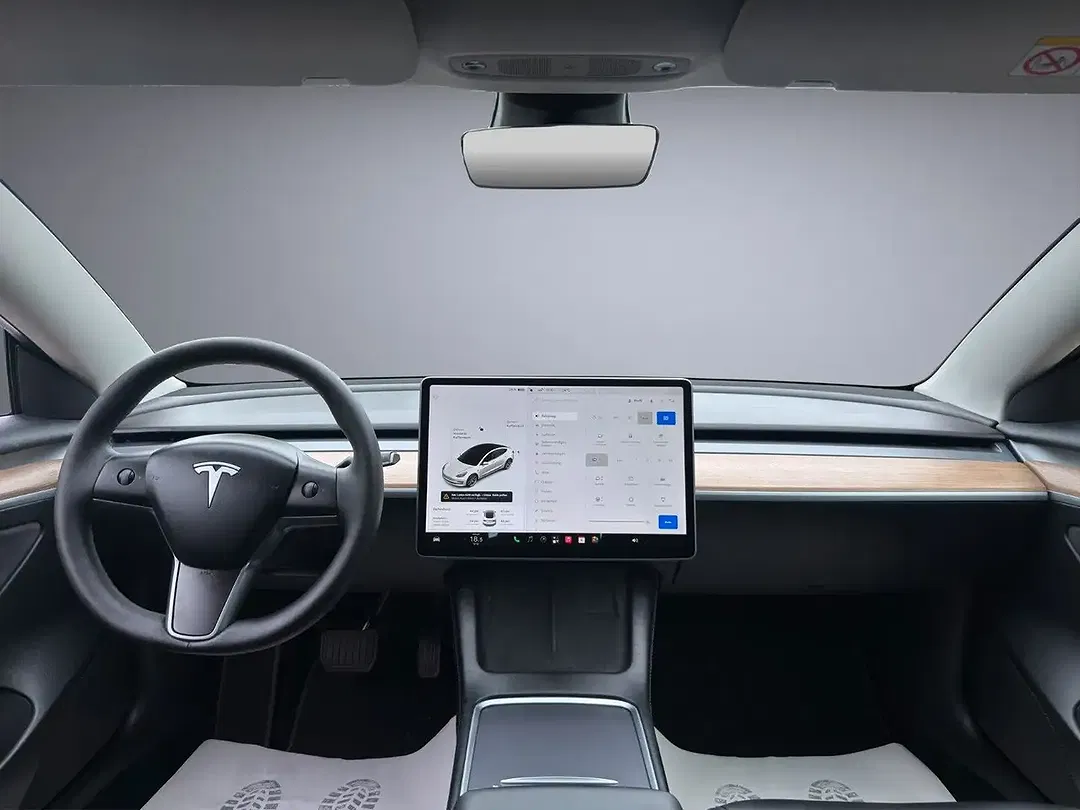 Tesla Model 3 - Thumbnail 14