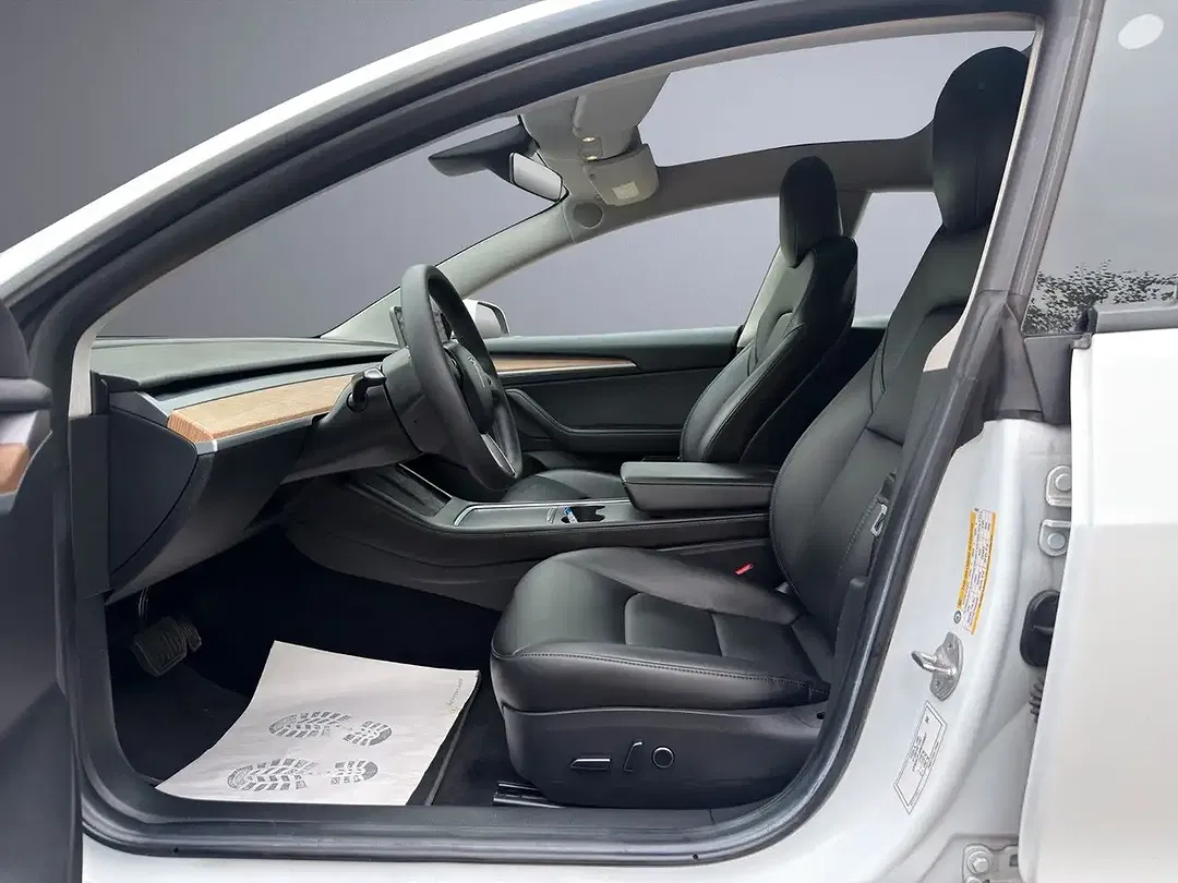 Tesla Model 3 - Thumbnail 9