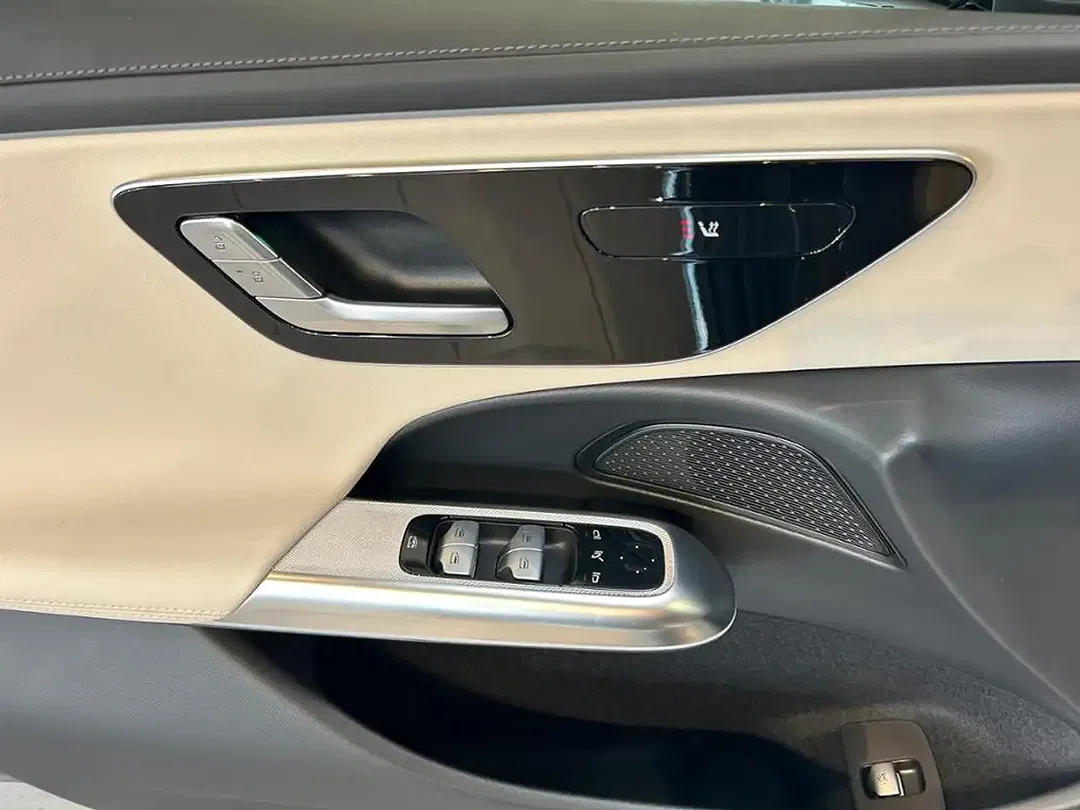 Mercedes-Benz E 200 - Thumbnail 18