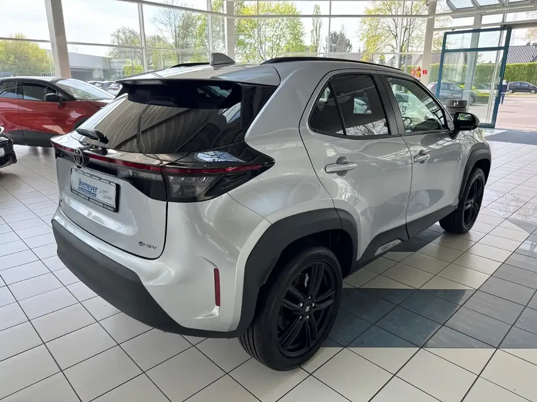 Toyota Yaris Cross - Thumbnail 3