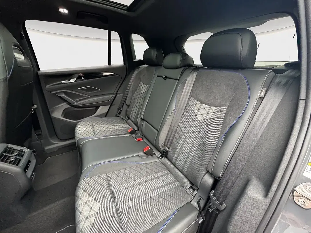 Volkswagen Tiguan - Thumbnail 14