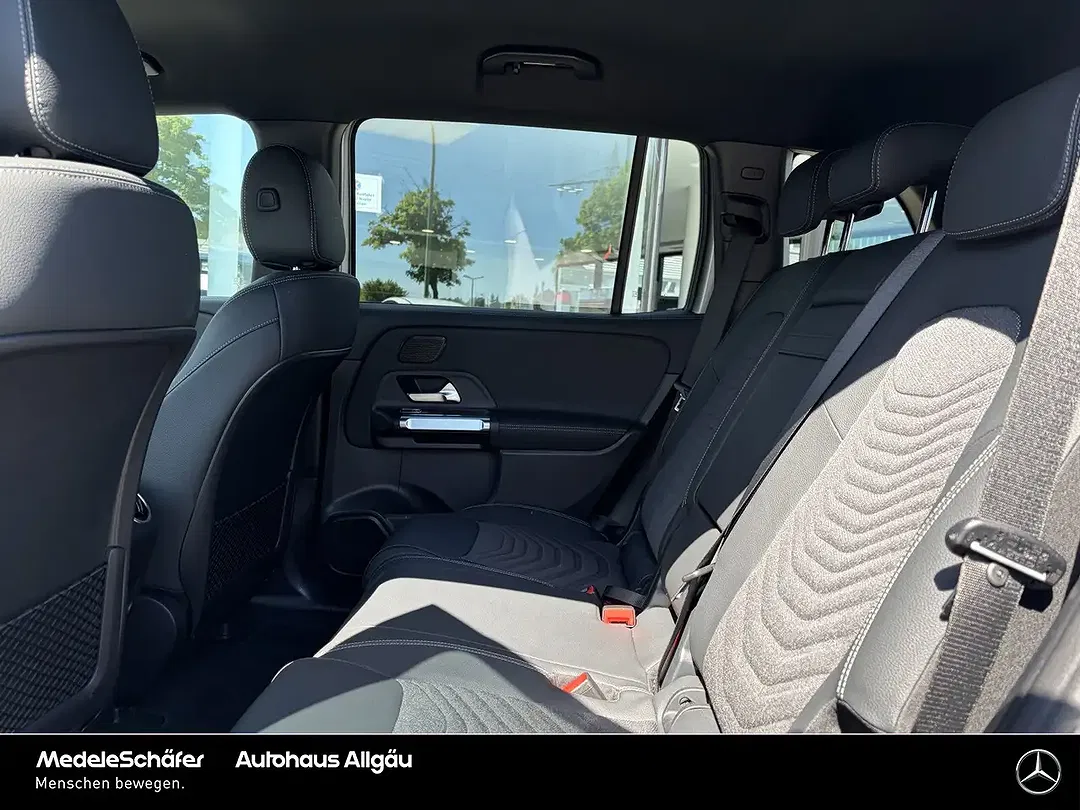 Mercedes-Benz EQB 300 - Thumbnail 8