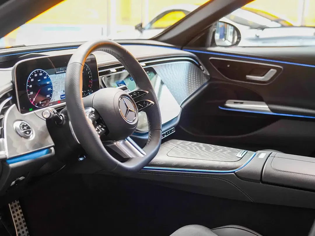 Mercedes-Benz E 300 - Thumbnail 14