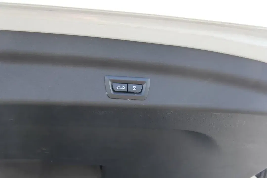 BMW X1 - Thumbnail 6