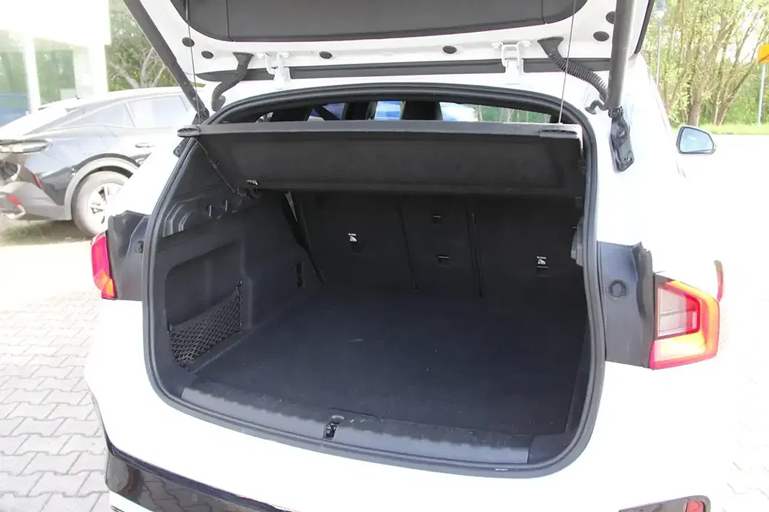 BMW X1 - Thumbnail 4