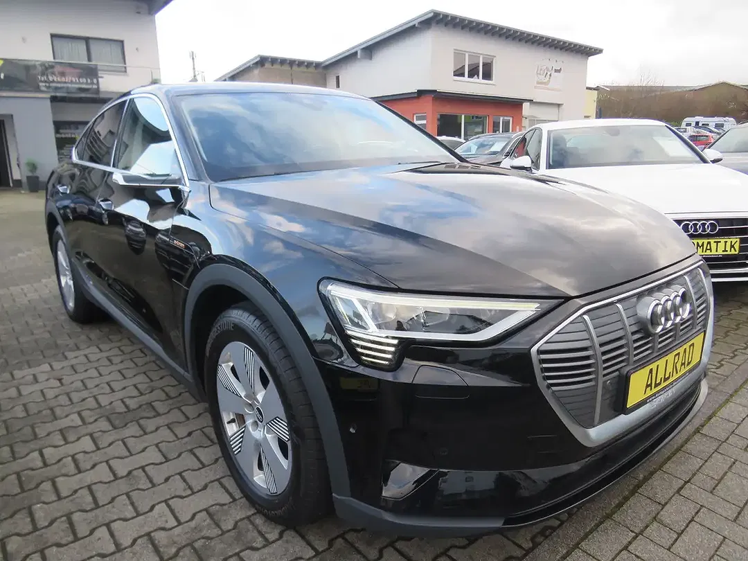 Audi e-tron - Thumbnail 3