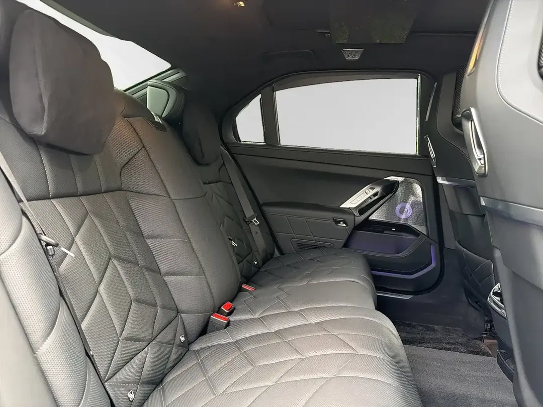 BMW 750 xDrive - foto 12