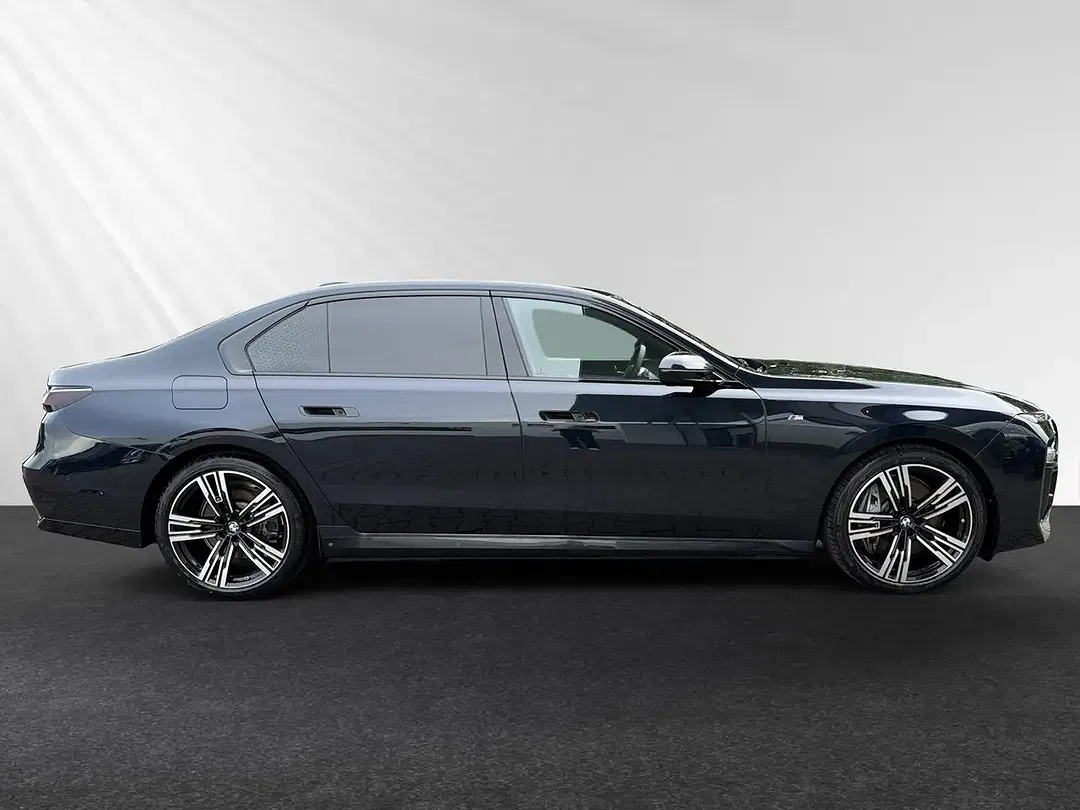BMW 750 xDrive - foto 2