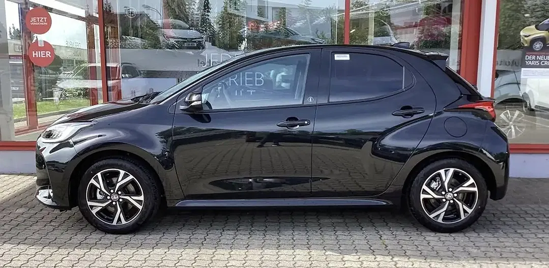 Toyota Yaris - Thumbnail 2