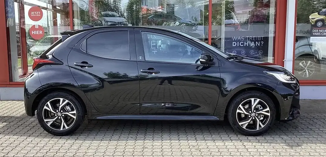 Toyota Yaris - Thumbnail 3