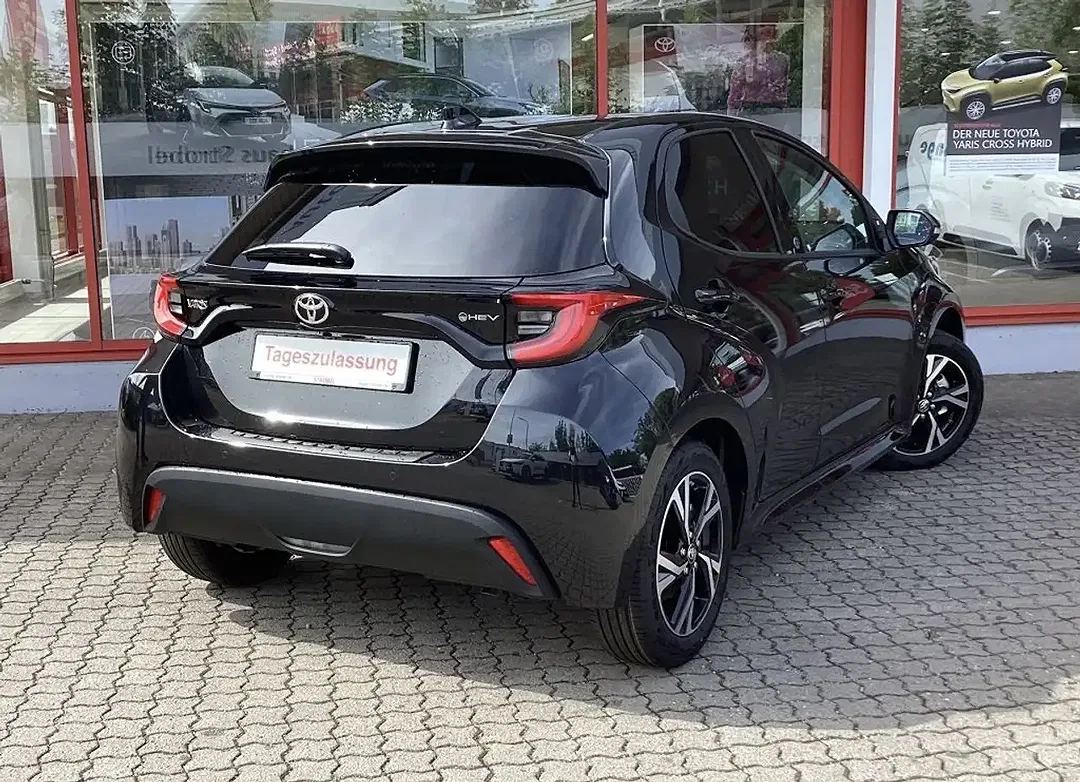Toyota Yaris - Thumbnail 4