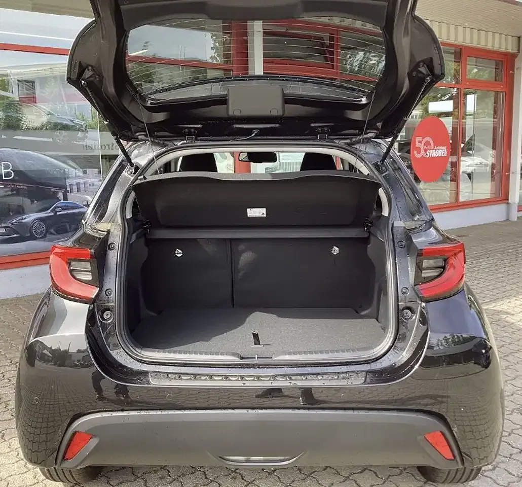 Toyota Yaris - Thumbnail 6