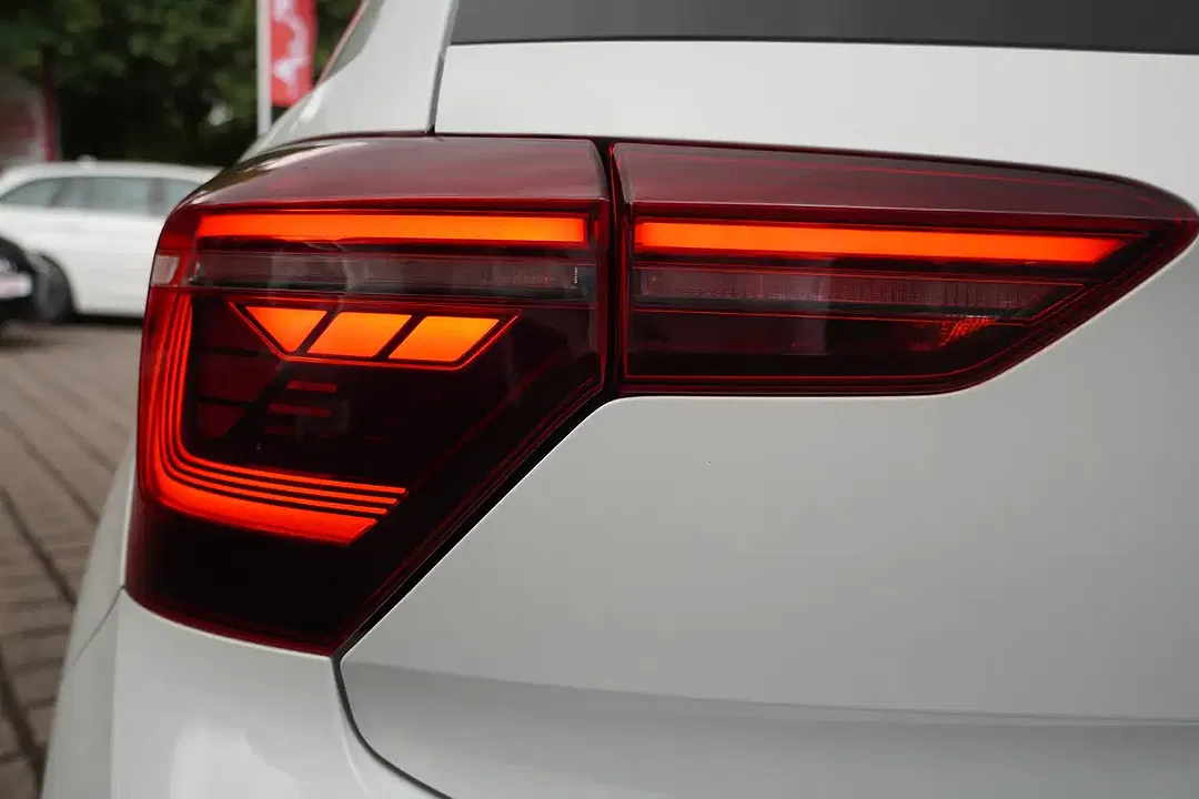 Volkswagen Polo - Thumbnail 10