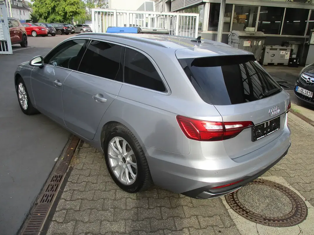 Audi A4 - Thumbnail 3