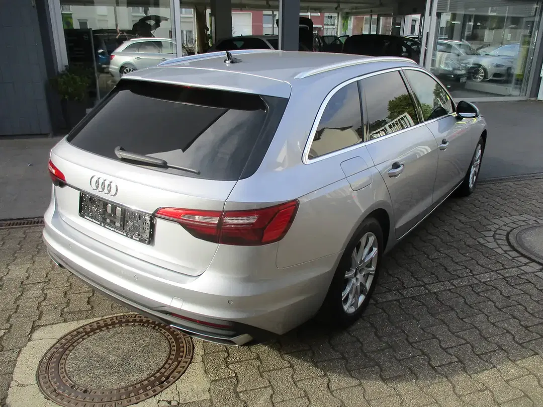 Audi A4 - Thumbnail 4