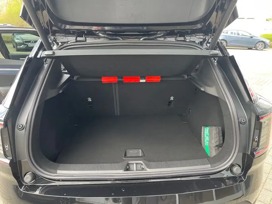 Volvo EX30 - Thumbnail 8