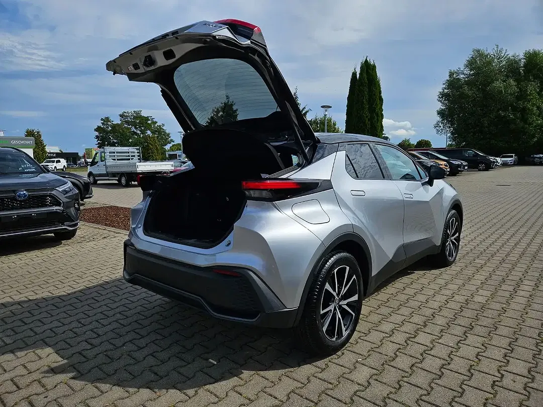Toyota C-HR - Thumbnail 11