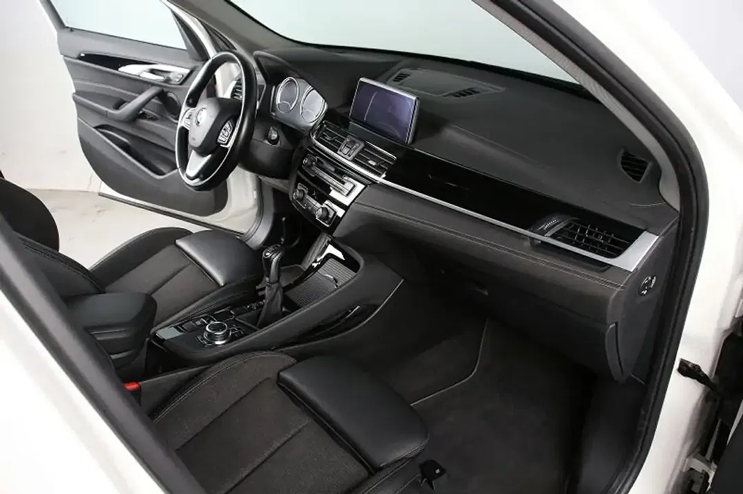 BMW X1 - Thumbnail 3