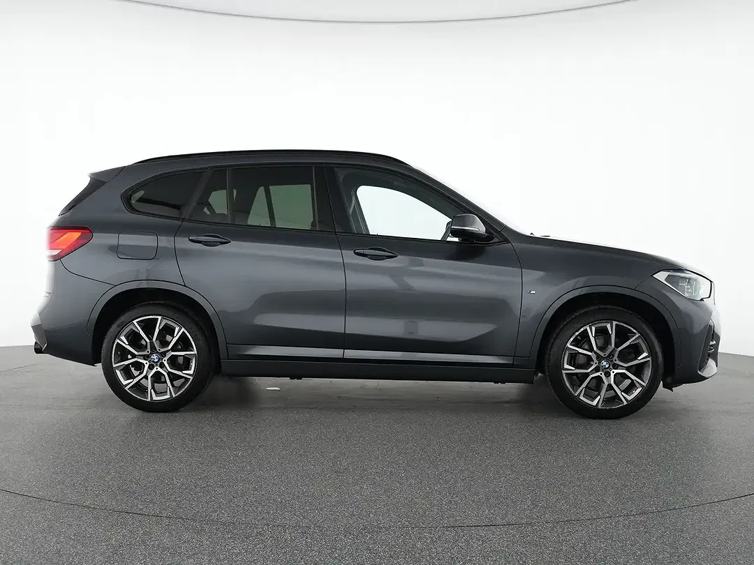 BMW X1 - Thumbnail 3