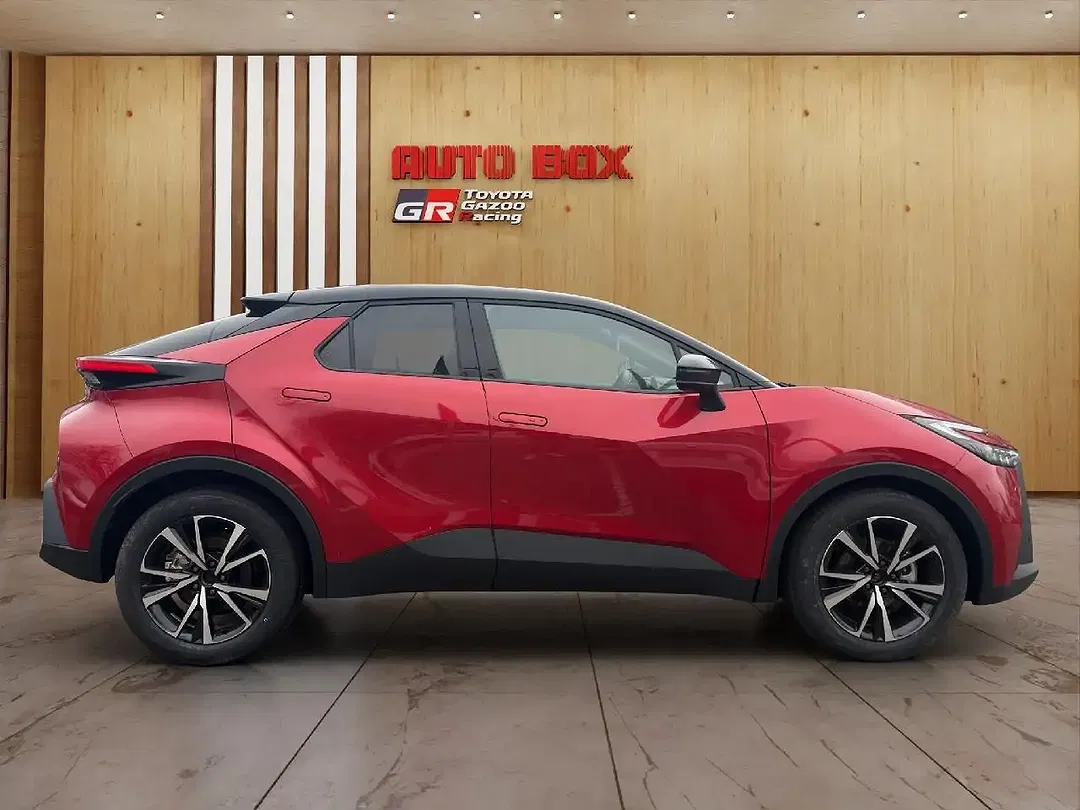 Toyota C-HR - Thumbnail 4