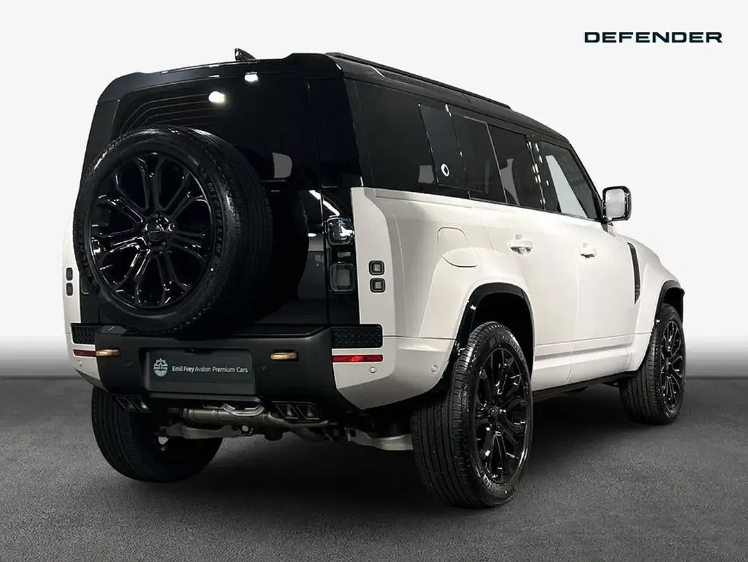 Land Rover Defender - Thumbnail 2