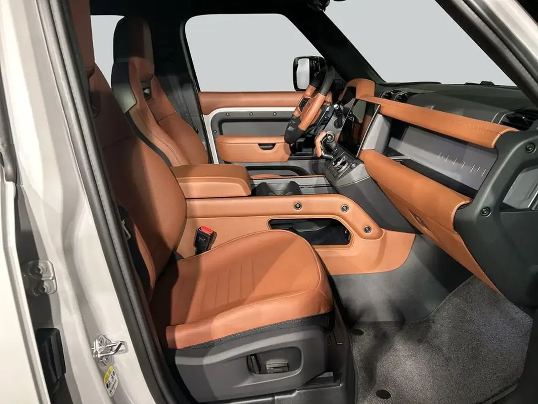 Land Rover Defender - Thumbnail 3