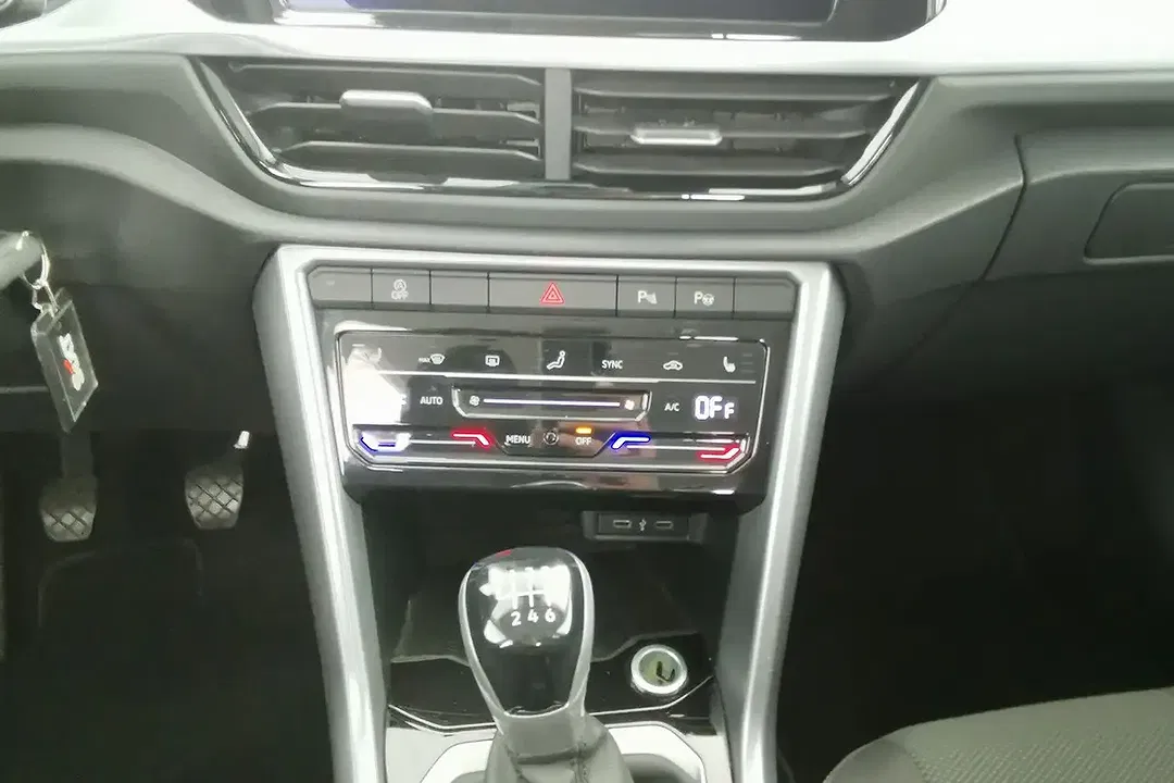 Volkswagen T-Roc - Thumbnail 11