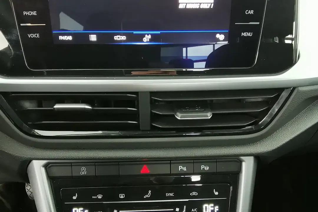 Volkswagen T-Roc - Thumbnail 12