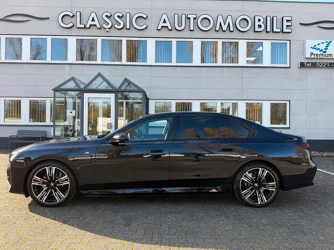 BMW 750 - Thumbnail 5