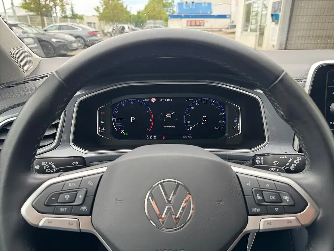 Volkswagen T-Roc - Thumbnail 14