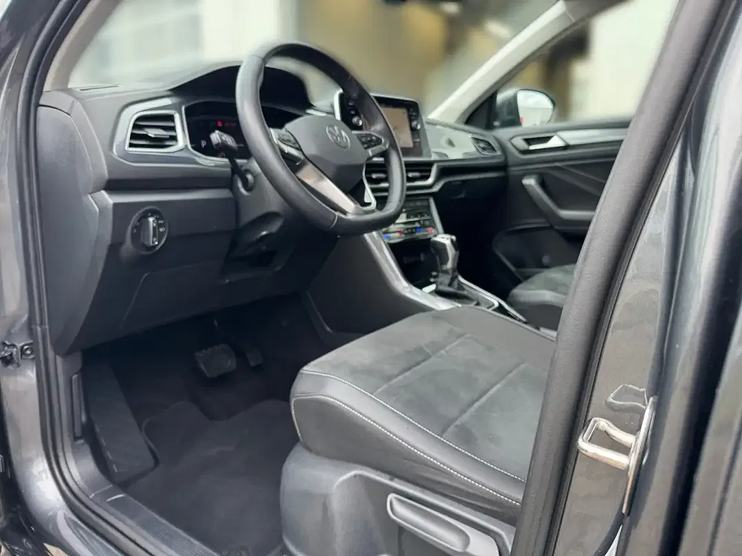 Volkswagen T-Roc - Thumbnail 7